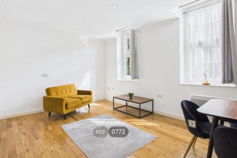 Kitchen &amp; Living area