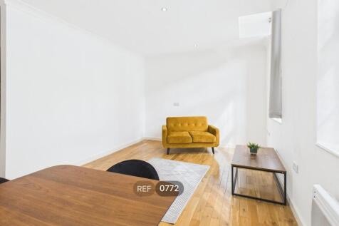 Kitchen &amp; Living area