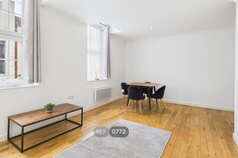 Kitchen &amp; Living area