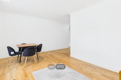 Kitchen &amp; Living area