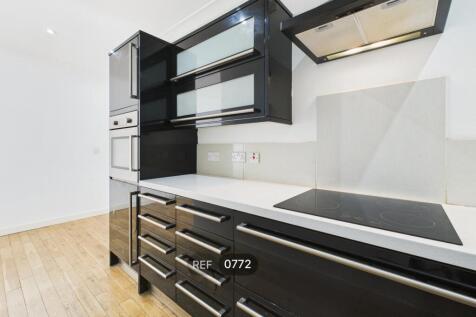 Kitchen &amp; Living area