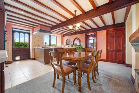 Kitchen / Breakfast Room