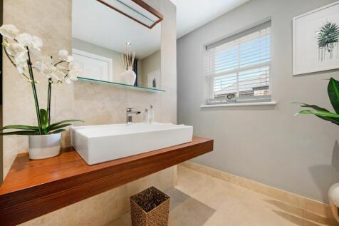 Powder Room / Cloakroom