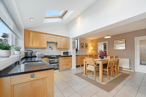 Open Plan Kitchen / Dining Room