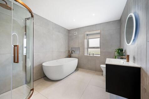 Jack &amp; Jill Bathroom