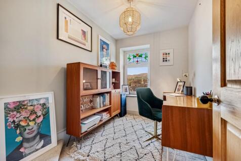 Office / Bedroom 5