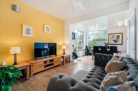 Snug and Dining Area