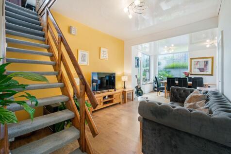 Snug and Dining Area