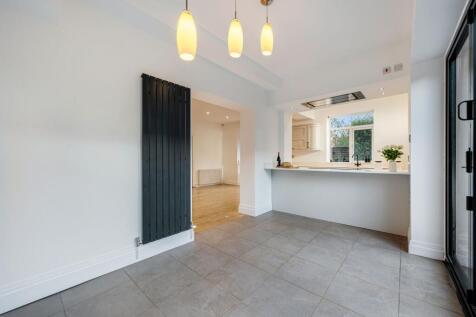 Open Plan Kitchen / Diner / Family Room