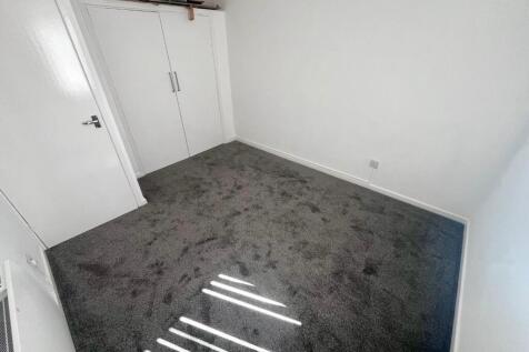 Bedroom 1.jpg