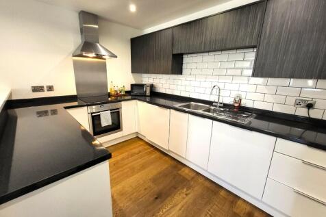 Fully Fitted Kitchen