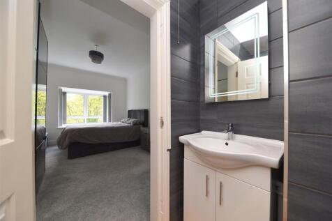 ensuite2.JPG