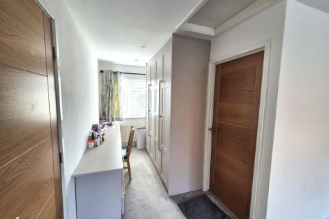 Dressing area - Bedroom 1