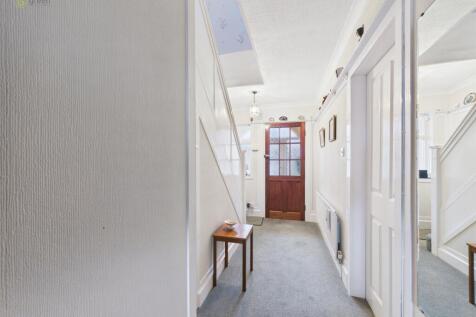 cam04914g0pr0339still002