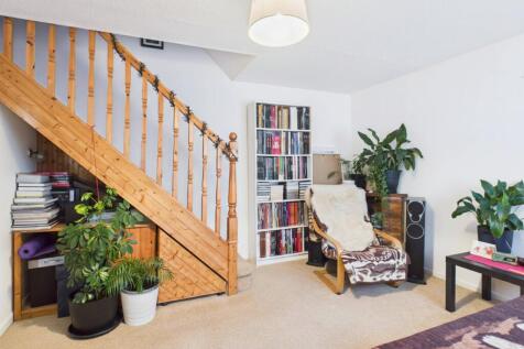 cam01698g0pr0139still001001