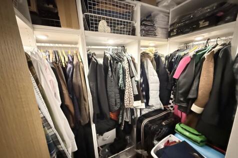 Bedroom/Walk in Ward