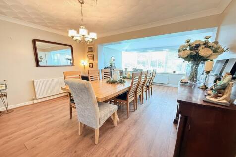 Dining Room and Gard