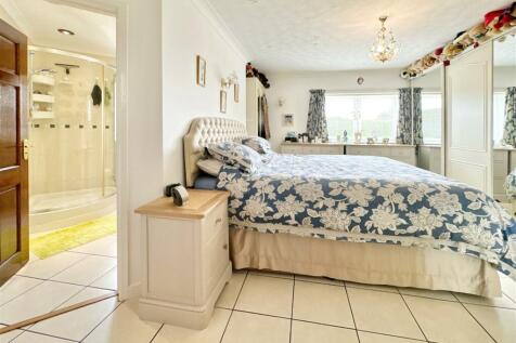 Bedroom 1.JPG