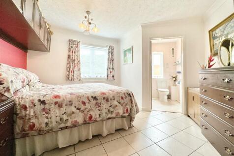 Bedroom 2.JPG