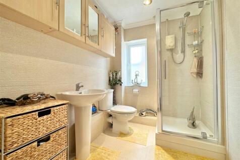 Family shower room.JPG