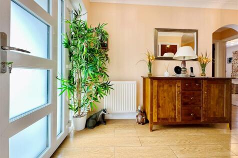 Entrance hallway.JPG