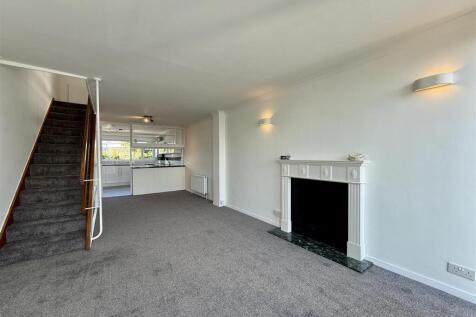 Lounge Towards Dining Area.JPG