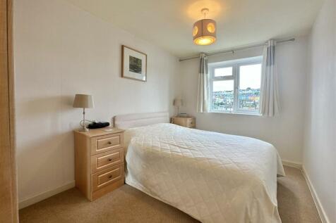 Bedroom 1.jpg
