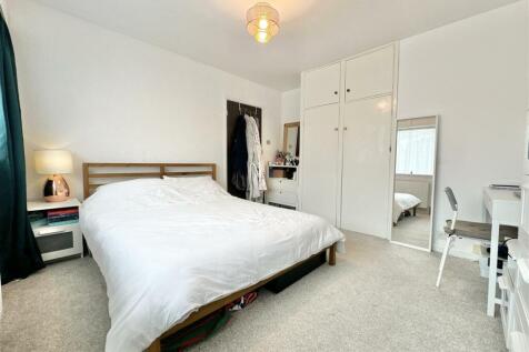 Bedroom 1.jpg
