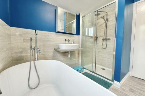 Family Bathroom.jpg