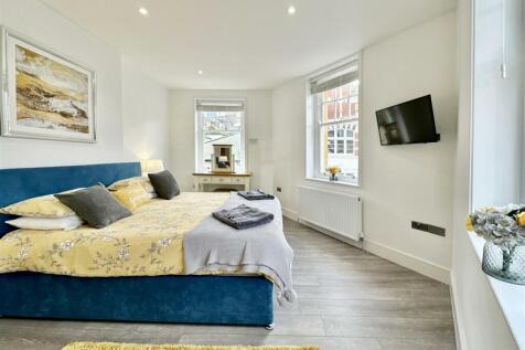 Bedroom 1.jpg