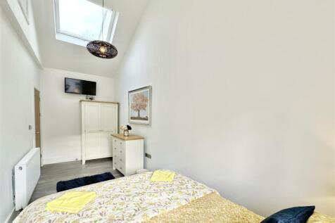 Bedroom  2.jpg
