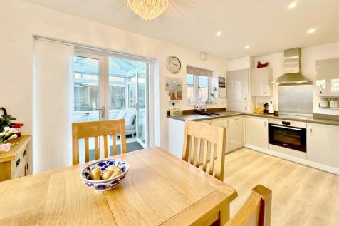 Dining Area Towards Kitchen.JPG