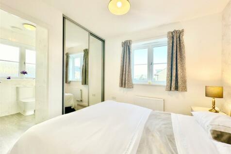 Bedroom 1 Towards En Suite.JPG