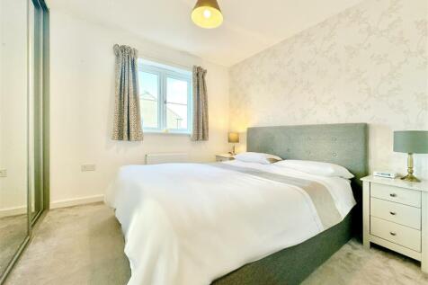 Bedroom 1.JPG