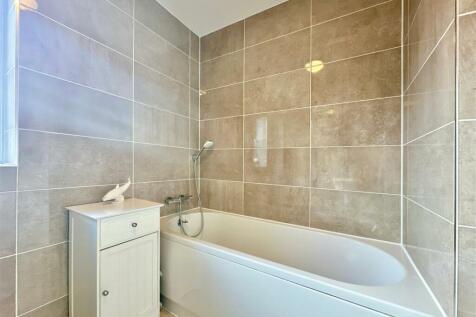 Family Bathroom.JPG