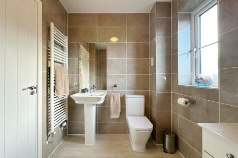 Main Bathroom.JPG