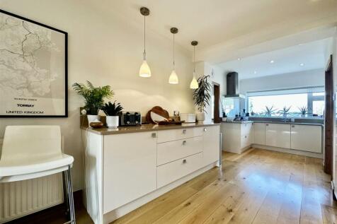Kitchen In.jpg