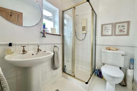 Bedroom 1 En-Suite.jpg