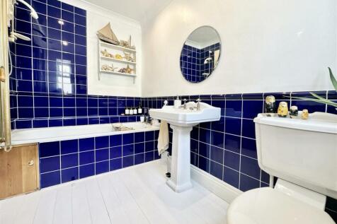 Family Bathroom.jpg