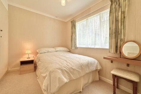 Bedroom 2.JPG