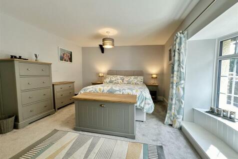 Bedroom 1.jpg