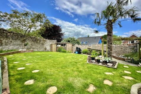 Lawned Walled Garden.jpg