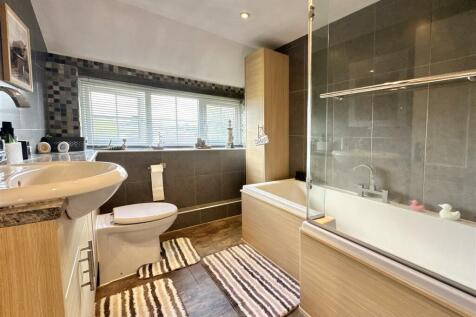 Family Bathroom.jpg