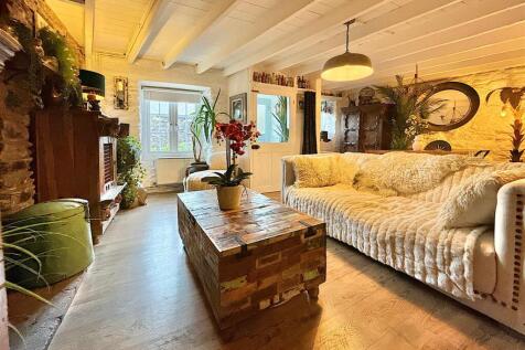 Living Room.JPG