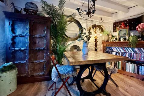 Dining Area.JPG