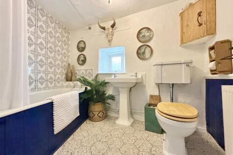 Bathroom.JPG
