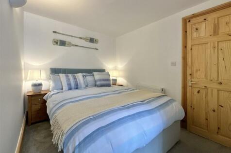 Bedroom_2.jpg