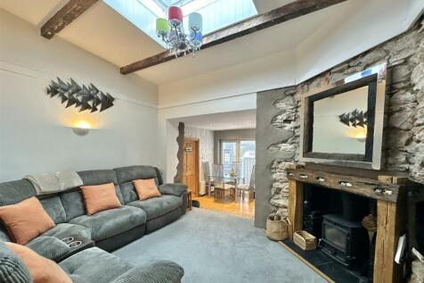 Living Room.jpg