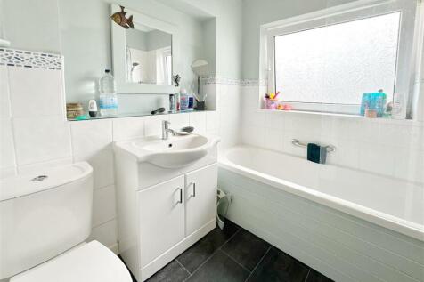 Family Bathroom.JPG