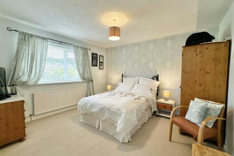 Bedroom 1.jpg